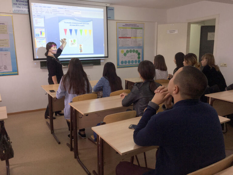 На кафедре экономических и математических дисциплин прошла встреча со студентами первого курса