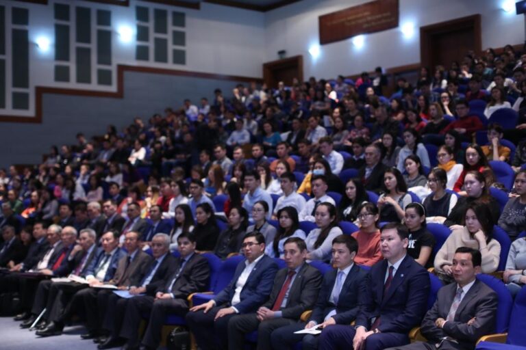 «Болашаққа бағдар: рухани жаңғыру» – «Курс в будущее: духовное обновление». Программный документ Президента Республики Казахстан Нурсултана Абишевича Назарбаева обсужден в ЕНУ им. Л.Н. Гумилева