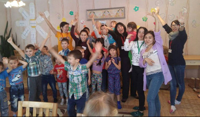 Работа волонтеров в Аккольском детском доме продолжается