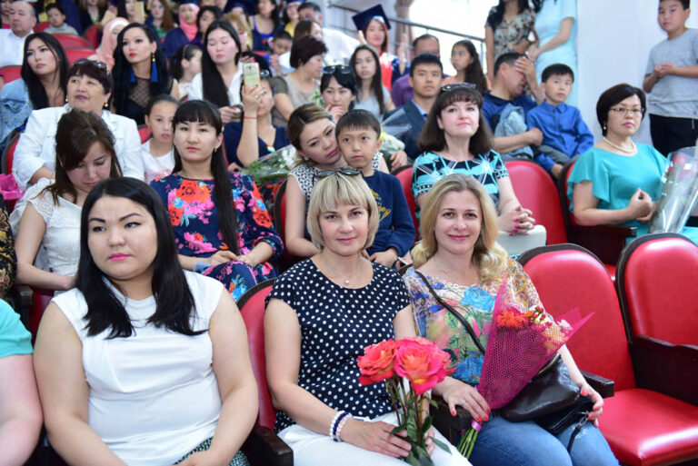 В ЕАГИ прошла церемония вручения дипломов выпускникам 2017 года
