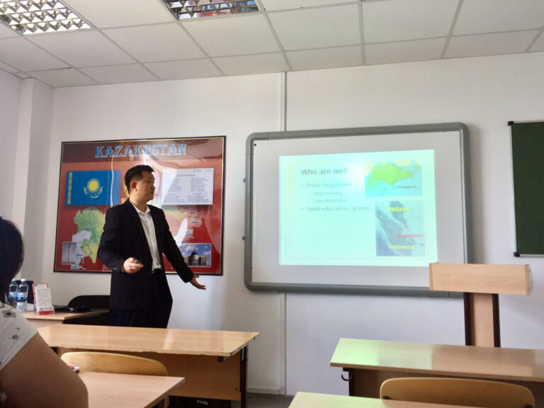 На кафедре иностранных языков ЕАГИ состоялась встреча с представителями Сингапурской компании  «Crossroads consultancy»